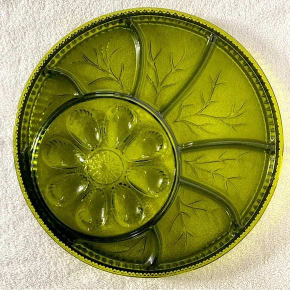Vintage Indiana Avocado Green Glass Round Relish  Deviled Egg Tray Platter - Picture 2 of 14